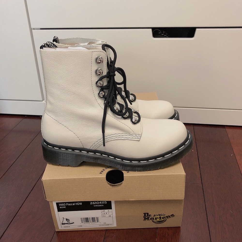 Dr Martens 1460 Pascal 8 eye brand new